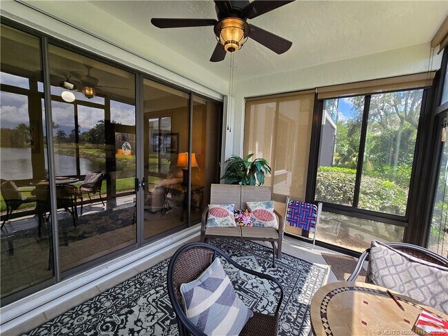Foto del edificio - 6041 SE Landing Way