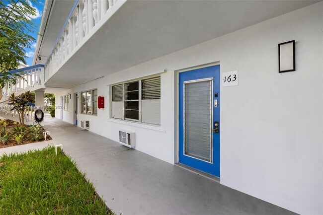 Building Photo - 163 Lyndhurst L