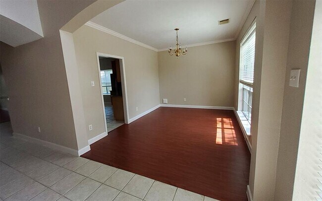 Building Photo - 2707 Sun Beam Ct