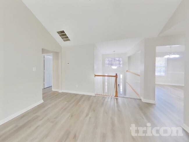 Building Photo - 65 Applewood Cir