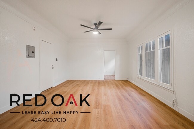 Building Photo - 704 W 54th St