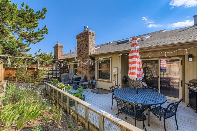 Foto del edificio - 3BDR Townhome in Central Boulder w/ Office