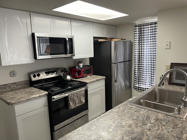 Building Photo - 2489 Sweetwater Club Cir