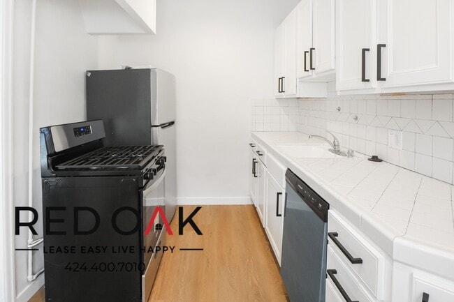 Building Photo - Magnificent Bright and Sunny Remodeled Stu...