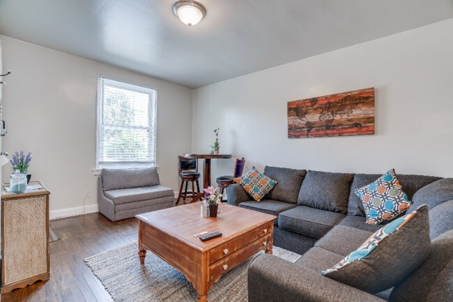 Foto del edificio - 1825 H St NE