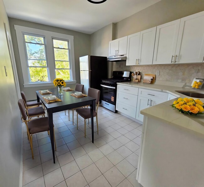 Building Photo - 1710 76TH St