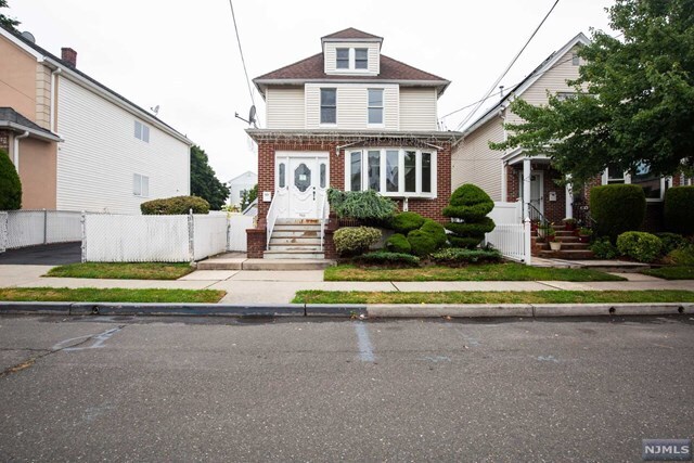 Primary Photo - 733 Hudson Ave