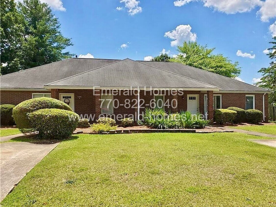 Photo - 2107 Fairway Court SE