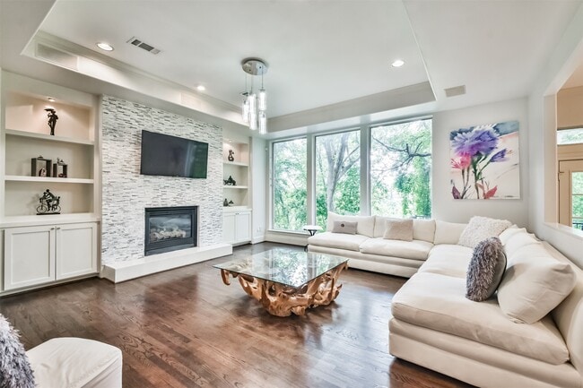 Foto del edificio - 4736 Post Oak Timber Dr