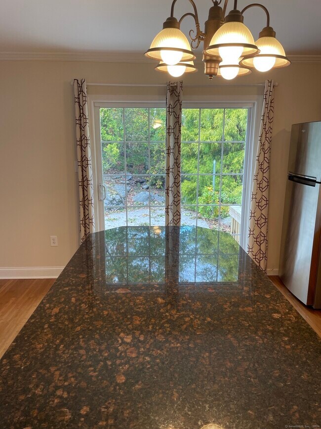 Foto del edificio - 60D Lynn Rd