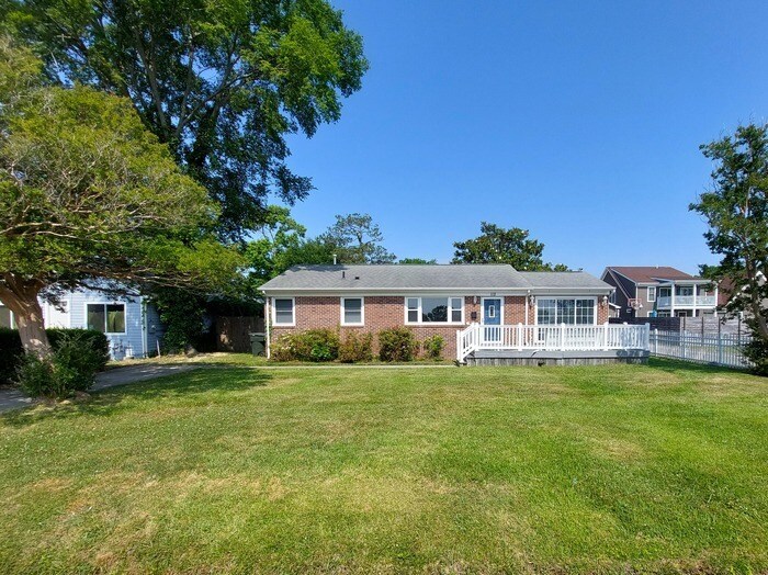 Primary Photo - CUTE AND COZY 3 BEDROOM HOME AT BUCKROE BE...