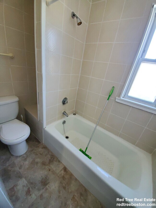 Building Photo - 803 Boylston St