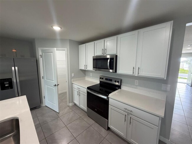 Building Photo - 4703 SW 85th Pl