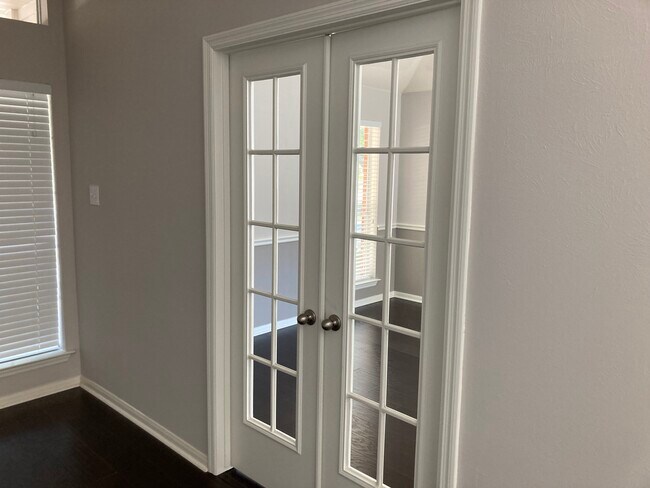 study - 35 Auburn Path Dr