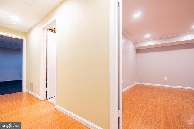 Building Photo - 2426 Falls Pl Ct