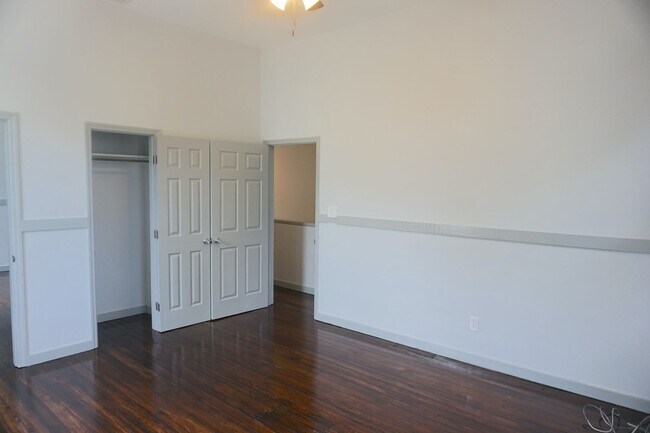 Foto del edificio - 2 BED | 1 BATH | JUST RENOVATED | VICTORIA...