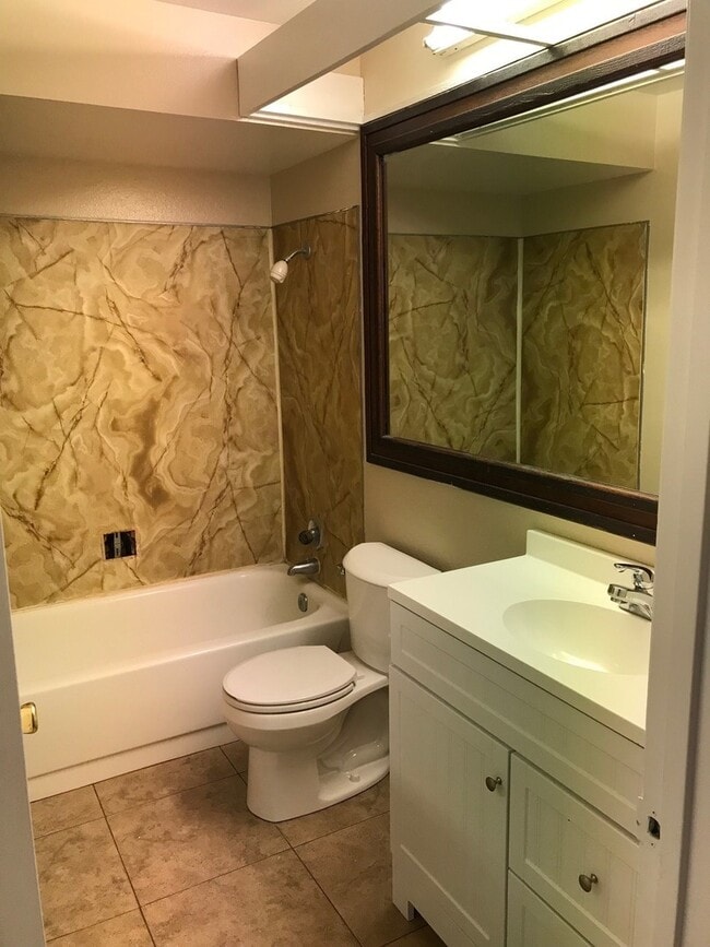 Building Photo - 3 bedroom in East Modesto!