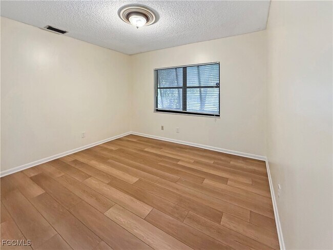 Foto del edificio - 9701 Galley Ct