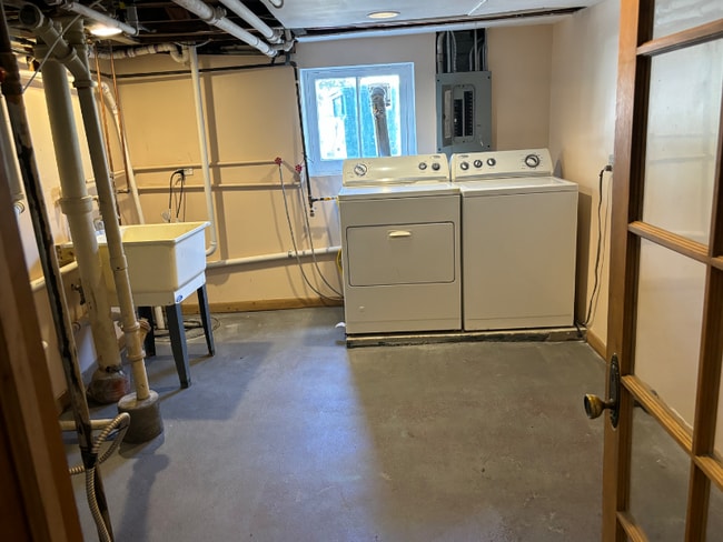 Building Photo - 715 S Oak Park Ave