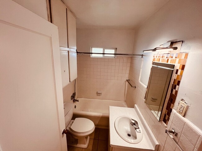 Building Photo - 978 W 100 N