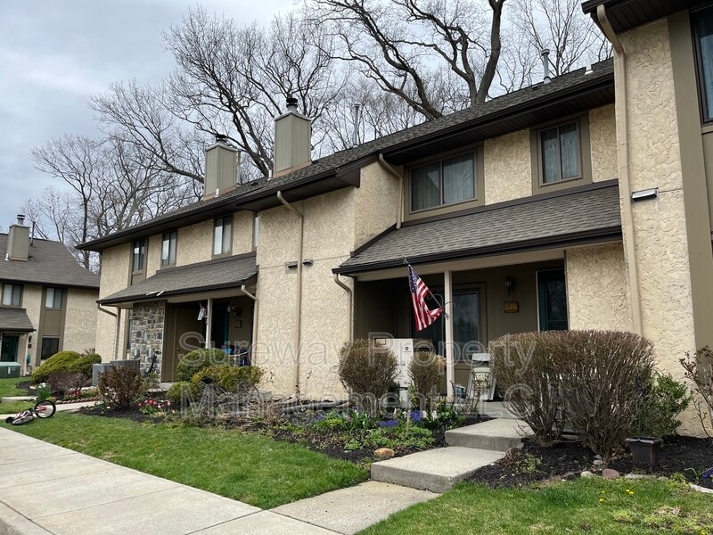 Foto principal - 245 Hampshire Dr
