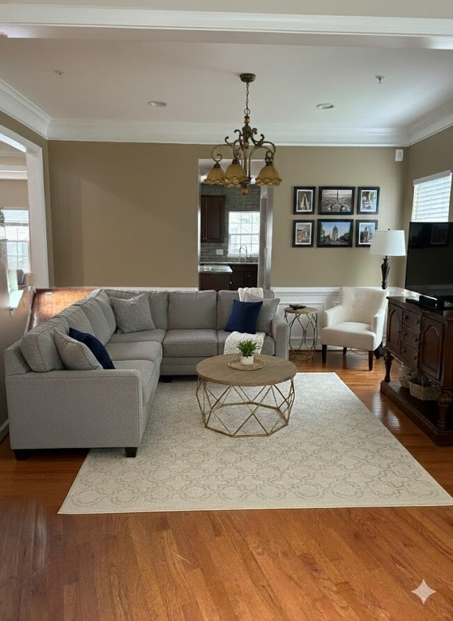 Building Photo - 1023 Anderson Pl SE