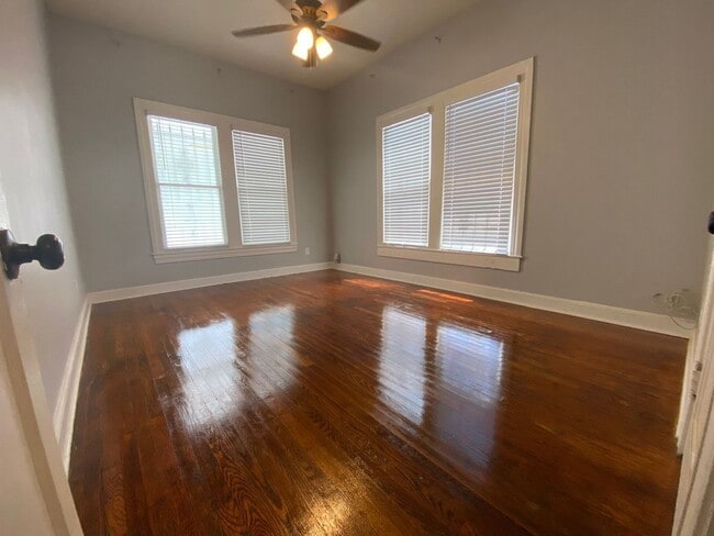 Building Photo - 2/1 in Columbus district Tampa!