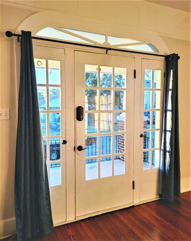 Interior Front Entry Detail - 1316 Monroe St