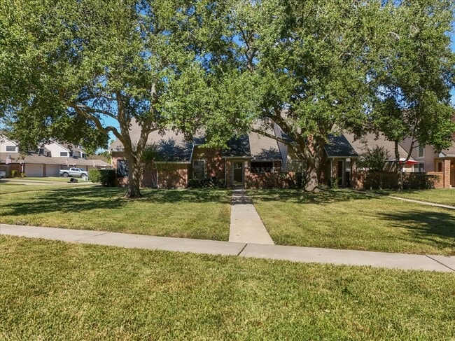 Foto del edificio - 16532 Holly Trail Dr