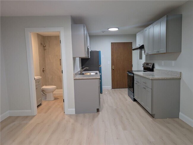 Foto del edificio - 420 Woodward Rd