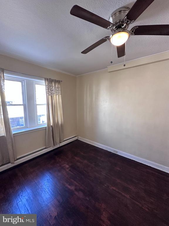 Foto del edificio - 5200 W Montgomery Ave