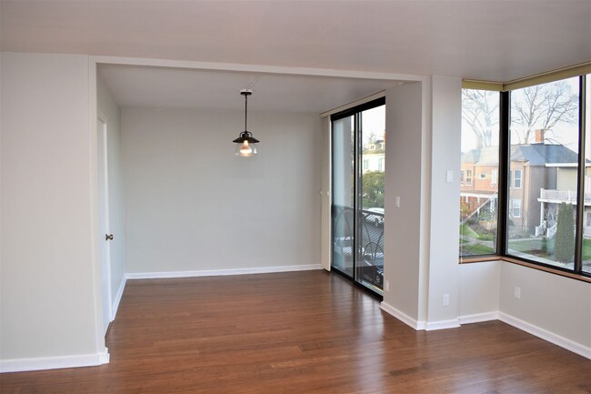 Foto del edificio - Stadium District Condo with Views of Comme...