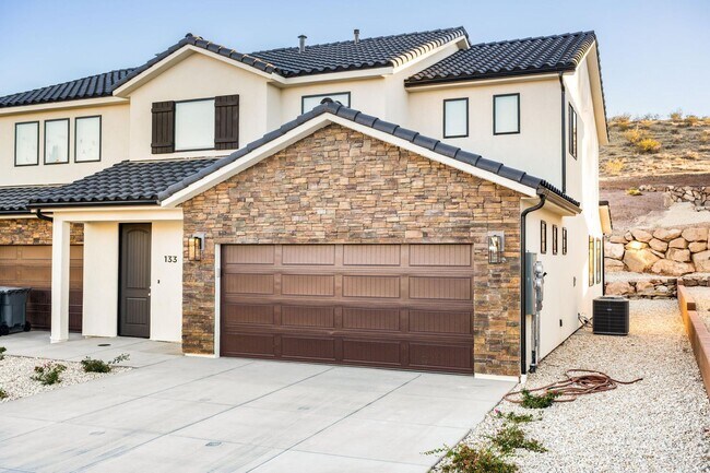 Foto del edificio - Beautiful 4 bedroom, 3.5 bathroom twin home in St George!