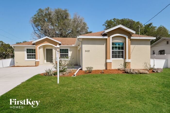 Foto principal - 5420 16th Ave E