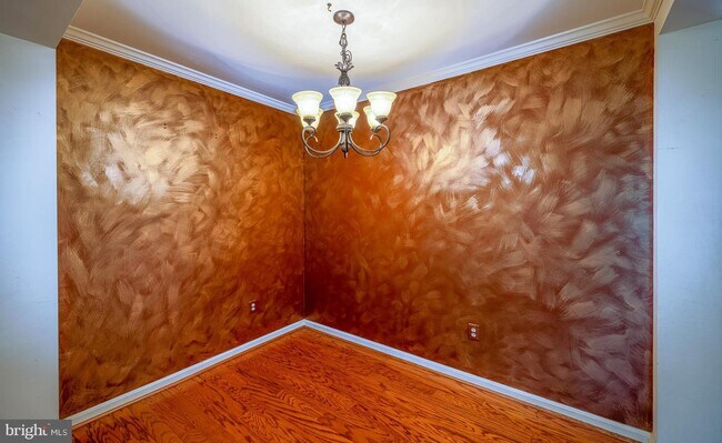 Building Photo - 729B Massey Ln