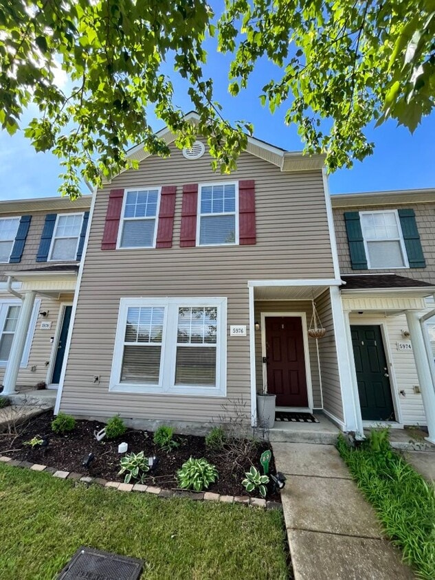 Prime Location Townhome - Prime Location Townhome
