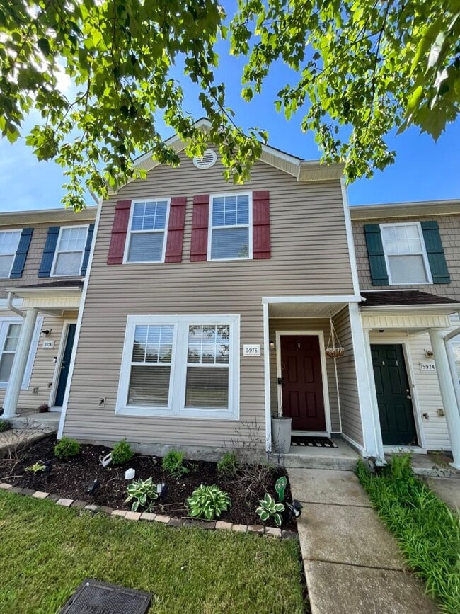 Prime Location Townhome - Prime Location Townhome