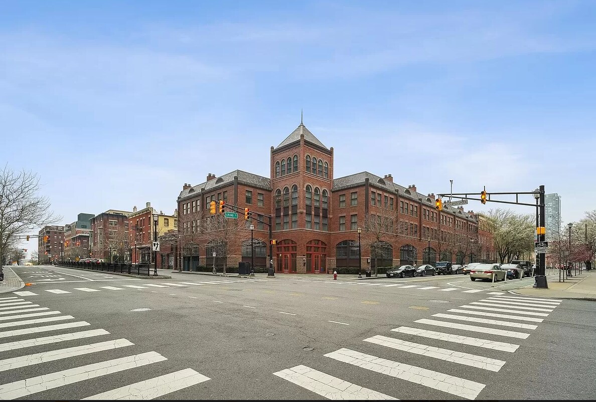 Primary Photo - 61 Grand St