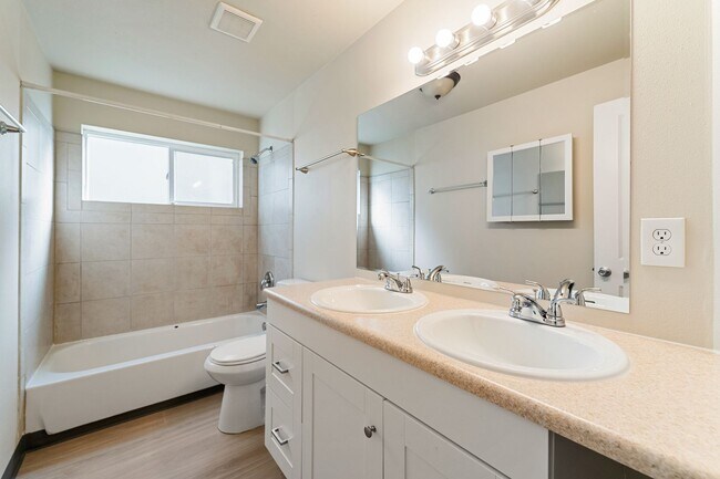 Foto del edificio - MOVE-IN SPECIAL! $500 plus Security Deposi...