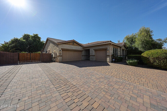 Foto del edificio - 4318 N 180th Dr