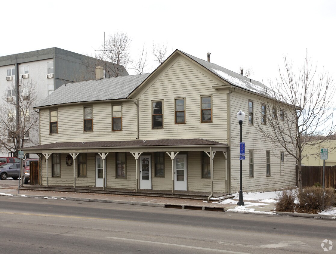 Primary Photo - 415-419 N Perry St