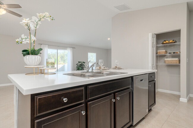 Building Photo - 3197 SW Armucher St