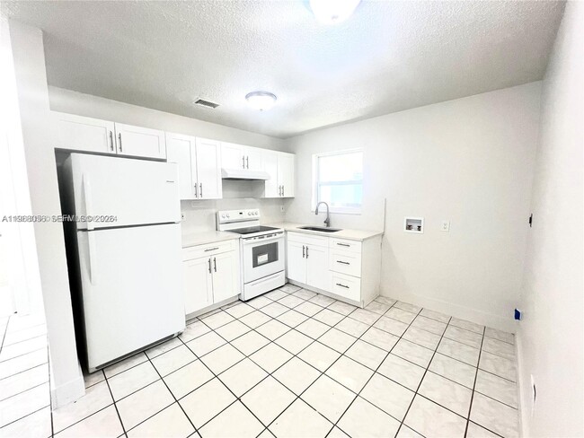 Foto del edificio - 951 SW 7th St