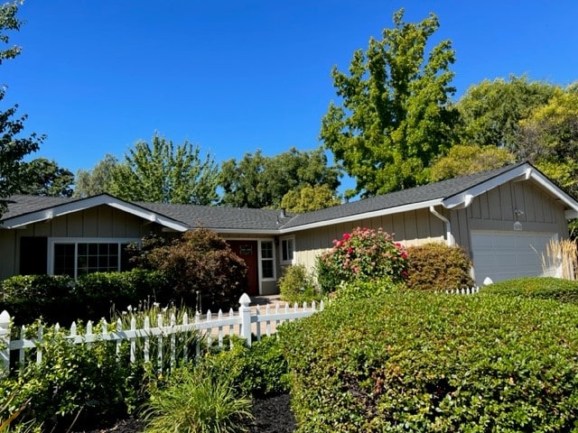 Building Photo - 639 Sitka Dr