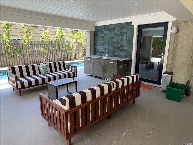 Building Photo - 48 Luchon St