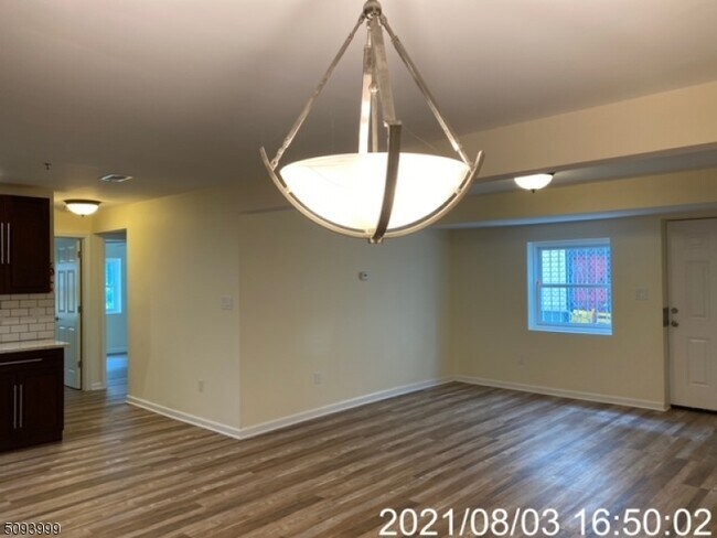 Building Photo - 10 Harding Terrace