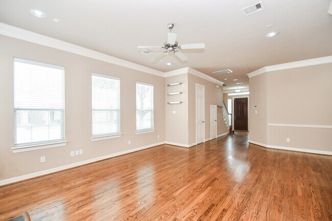 Foto del edificio - 3202 Holly Meadow Dr