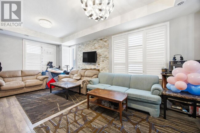 Building Photo - 25 Heron Park Pl