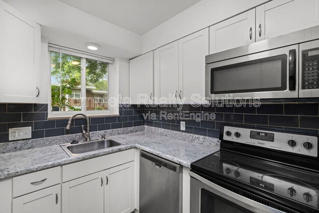 Building Photo - 7876 Big Bend Blvd