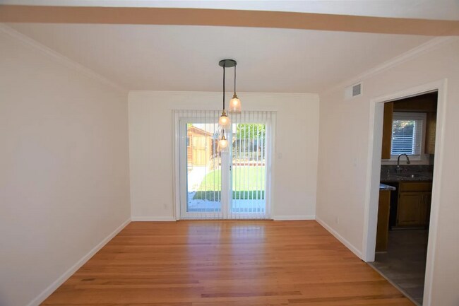 Foto del edificio - 1266 Collins Ln